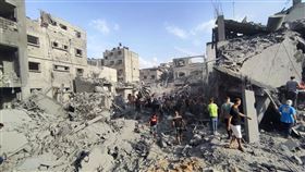 加薩地區，難民營遭空襲炸毀。（圖／美聯社／達志影像）