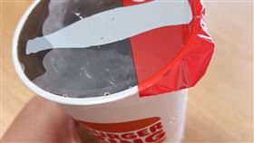 這技術日本人讚爆 台灣人驚訝：用很多年了／飲料封口機▲日本漢堡王飲料杯使用塑膠封膜引發日本人討論。（圖／翻攝自魚漿夫婦臉書）

