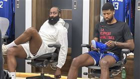 ▲哈登（James Harden）1日賽前現身快艇休息室。（圖／美聯社／達志影像）