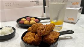 基於一店消費觀察和二店商務客群考量，橋村炸雞台北101店主打個人及雙人套餐，讓餐點選擇更彈性。（圖／品牌業者提供）