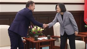 蔡英文總統今(1)日接見歐洲議會友台小組第一副主席柯契夫(Andrey Kovatchev)及訪團。（圖／總統府提供)