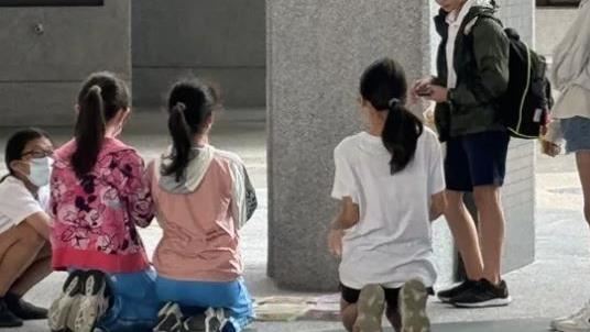 北市國小學生集體下跪！校內1特殊傳統曝