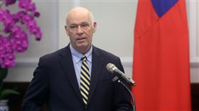 美國蒙大拿州長強佛特：重視與台灣夥伴關係美國蒙大拿州州長強佛特（Greg Gianforte，另譯：詹福特）（圖）31日會見總統蔡英文時表示，發展光學產業是當務之急，不但是為了蒙大拿州的發展，更重視與台灣夥伴關係；這次會跟台灣美國貿易促進協會、光學產業相關協會，簽署許多相關合作備忘錄，深化關係。中央社記者鄭傑文攝  112年10月31日