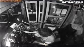 童被狗追錢掉了　司機暖心載回家：錢我出