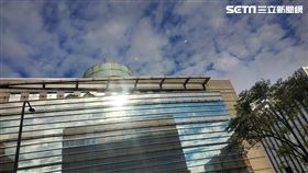 告別昨天的濕冷，台北在28日見到陽光，迎來「短暫回暖2天」。（圖／記者李鴻典攝）