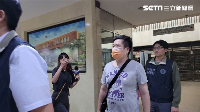 連署送米酒！郭台銘連署站3人送北檢交保