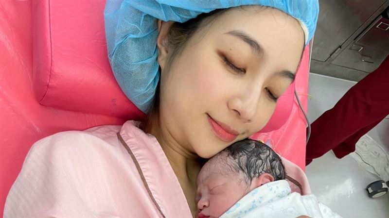 兒子著急出生　本土劇男星拿便當奔產房