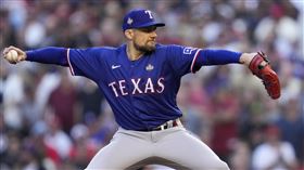 ▲遊騎兵先發投手伊歐瓦迪（Nathan Eovaldi）連5個半局躲過得點圈有人危機。（圖／美聯社／達志影像）