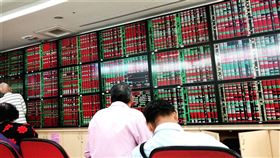 台股　股市　股票　開盤　紅盤　證券行（圖／記者戴玉翔攝影）