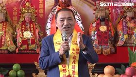 ▲侯友宜葫蘆寺致詞跟柯郭握手