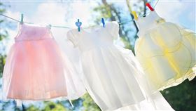 洗衣服,曬衣服,晾衣服,白衣服。（示意圖／翻攝自Pixabay）