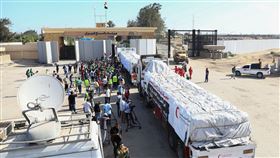 加薩走廊拉法過境點，人道救援物資，埃及。（圖／路透／達志影像）