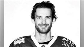 冰球選手求婚前遇死劫　女友悼：永遠愛你（圖／翻攝自ryanwolfe17 IG）