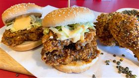 肯德基「青花椒季」開跑,雙層青花椒咔啦雞腿堡限量開賣,青花椒香麻咔啦雞腿堡,青花椒香麻脆雞,（圖／記者劉沛妘攝影）