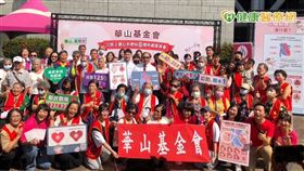 華山基金會三民2愛心天使站成立屆滿8年，特別與高雄榮民總醫院、台灣心肌梗塞學會及臺灣介入性心臟血管醫學會合辦「聽心音 找心病」公益活動，為港都上百民眾義診。