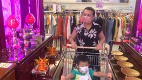 大賣場驚現「佛壇、佛衣」　引民眾熱議驚奇