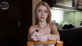 烏克蘭女子Tanya透露護照被人燒掉。（圖／翻攝自不要鬧工作室YouTube頻道）