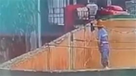 青島啤酒原料廠爆噁行！「最貴一泡尿」損372億（圖／翻攝自微博）