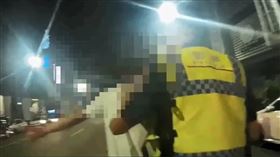 高雄夜店衝突警噴辣椒水逮2男