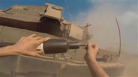 哈瑪斯士兵肉身衝向戰車，試圖摧毀戰車的防護機制。（圖／翻攝自@front_ukrainian X）