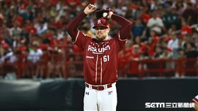 ▲台灣大賽首戰，樂天桃猿洋投豪勁躲過失分危機。（圖／記者劉彥池攝影）