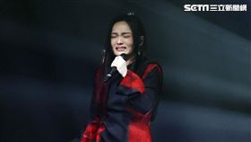 徐佳瑩唱到一半淚崩，自嘲「泣不成聲」。（圖／記者邱榮吉攝影）