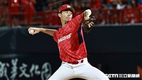 ▲台灣大賽首戰，味全龍投手林子昱11局上登板無失分。（圖／記者劉彥池攝影）