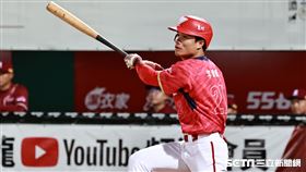 ▲台灣大賽首戰，味全龍二壘手李凱威。（圖／記者劉彥池攝影）