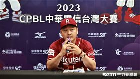 ▲台灣大賽首戰，樂天桃猿總教練曾豪駒出席賽後記者會。（圖／記者劉彥池攝影）