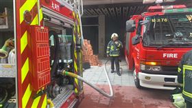 民權西路、鄰近台北橋的一處新建工地今天中午12點半發生火警。（圖／翻攝畫面）