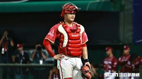 ▲台灣大賽首戰，味全龍捕手蔣少宏蹲滿14局。（圖／記者劉彥池攝影）