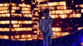 潘泓仁赴韓國參賽表演南韓政府從2011年開始，每年與KBS（韓國公共廣播公司）合作舉辦「K-POP舞蹈歌唱大賽」。台灣18歲學生潘泓仁與來自美國、希臘、西班牙、智利等8國選手一較高下，他很高興最後代表台灣脫穎而出，奪得全球總決賽舞蹈組冠軍。（潘泓仁提供）中央社記者黃雅詩傳真 112年11月5日