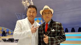 林玉峰（右）和黃志強交好。（圖／萬鴻經紀提供）