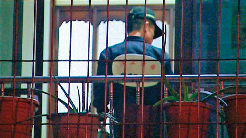 獨居婦失聯多天警破門…驚成儲藏室棉被屍