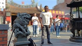 Inside Taiwan法籍創辦人歐瑞佛法籍創辦人歐瑞佛2012年首次來台，發現網上幾乎沒有法文資訊，因此當他生根台灣後，便決心開辦用法文介紹的台灣網路雜誌，讓法語人士看見台灣不同面向；而他也發現，近年來對台灣感興趣的人逐漸增加。（Luc Oreve提供）中央社記者曾婷瑄巴黎傳真112年11月6日