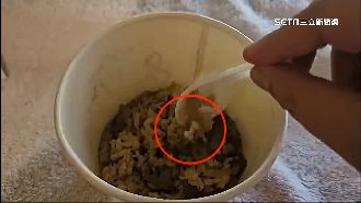 噁！外送訂燴飯　男吃一半驚見生鏽釘子