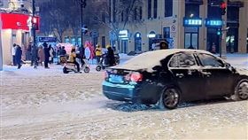 中國東北暴雪  停班停課機場航班大範圍取消（圖／翻攝自微博）
