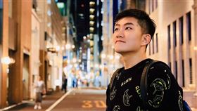 Joeman也依舊在6日晚間上傳一支早餐對決的新影片。（圖／翻攝自Joeman臉書）