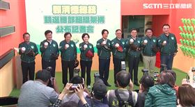 賴清德今上午10點公布競總核心小組名單，包括決策委員會召集人邱義仁、後援總會總會長陳茂仁、國政顧問團召集人鄭麗君、總協調林佳龍、總督導卓榮泰、總幹事潘孟安，以及主任委員姚立明。此外，榮譽主委則由蘇貞昌擔任。

