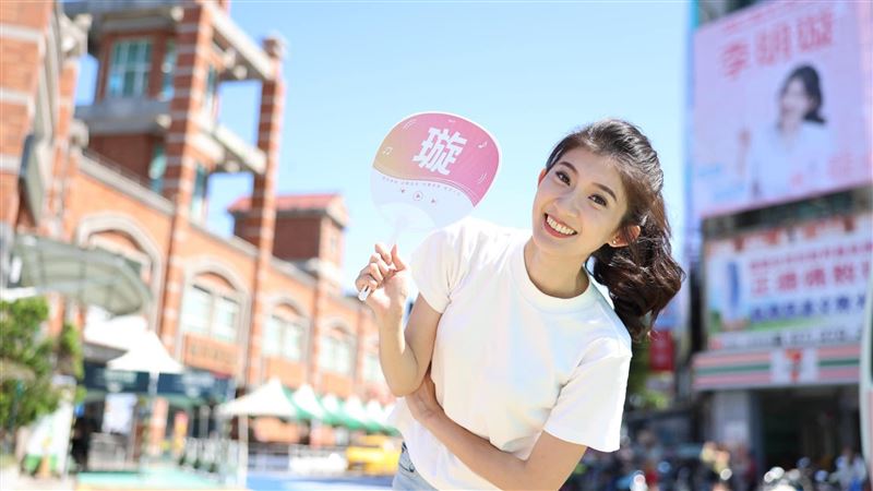 邀柯站台藍開砲　李明璇：歡迎郭董、阿扁