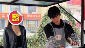 網友發文附圖「平價版的昆凌和周杰倫⋯⋯」。（圖／翻攝自「爆廢公社二館」）