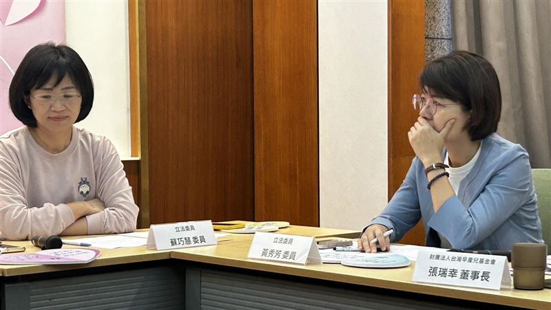憶起生2早產兒「肺發育不全」女立委落淚