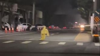 目擊「黃色阿飄」過馬路　網嚇壞：毛毛的