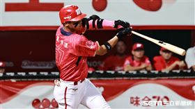 ▲台灣大賽第2戰，味全龍一壘手拿莫・伊漾出棒過半遭到三振。（圖／記者劉彥池攝影）