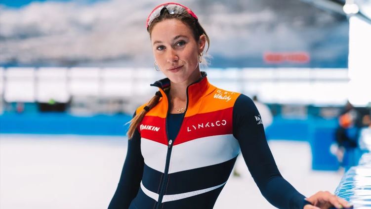 驚悚!荷蘭競速滑冰正妹摔倒也遭冰刀劃傷