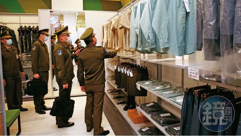 情報造假A線民費！再爆女軍官帶友進據點