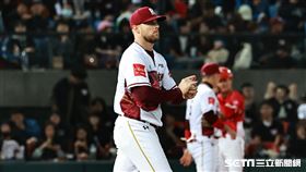 ▲台灣大賽第3戰，樂天桃猿洋投豪勁7局上丟2分遭追平。（圖／記者劉彥池攝影）