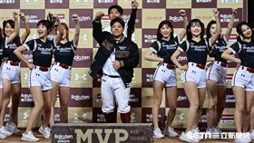 ▲台灣大賽第3戰，樂天桃猿捕手嚴宏鈞拿下單場MVP。（圖／記者劉彥池攝影）