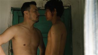 李銘忠客廳大戰管罄！激情動作兒子當觀眾