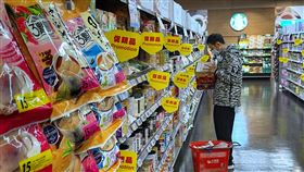 10月CPI年增3.05%  寫9個月來新高行政院主計總處7日公布10月消費者物價指數（CPI）年增率為3.05%，漲幅再次擴大，為今年2月以來最大漲幅。主計總處並指出，10月CPI七大類中，以食物類漲5.51%較大。圖為民眾午後在台北市一處大賣場購物。中央社記者王飛華攝  112年11月7日